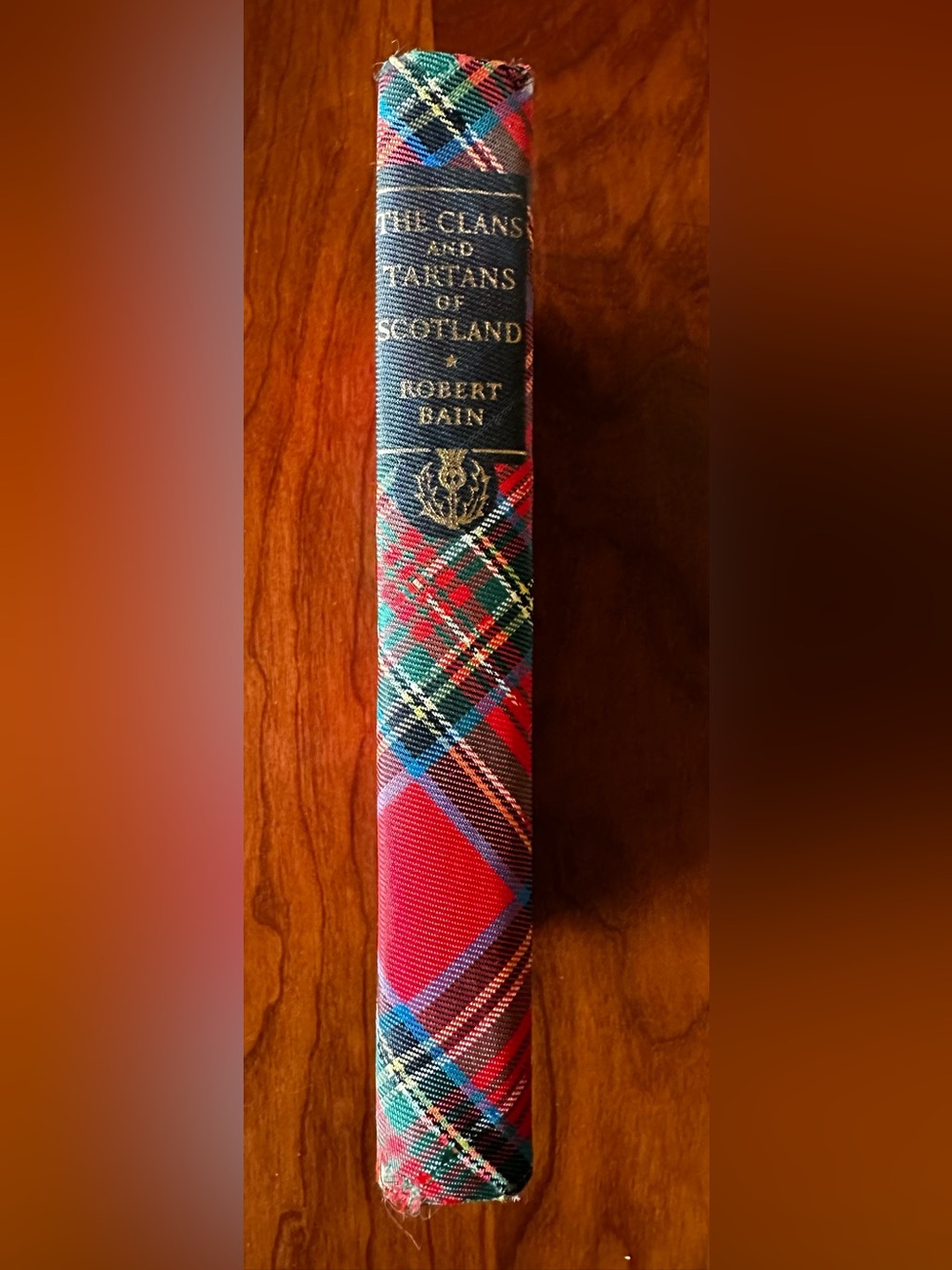 The Clans and Tartans of Scotland by Robert Bain 1968 Hardback Fabric covered.